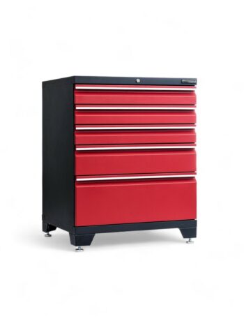 Verktygsskåp med 5 lådor röd, PRO mot vit bakgrund, med fyra mindre övre lådor och en större bottenlåda. Verktygslådan har en svart ram och vilar på justerbara fötter.