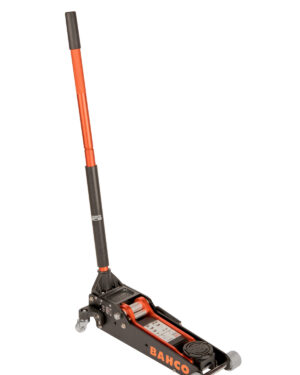 En röd och svart Domkraft BAHCO hydraulisk golvdomkraft i aluminium BH1A1500A har ett långt handtag och fyra hjul, speciellt designade för att lyfta fordon, med märkesnamnet "Bahco" på sidan.