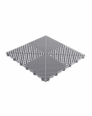 SWISSTRAX RIBTRAX golvplattor i Pearl-Silver har en diamantformad 3D-design med jämnt fördelade horisontella linjer som bildar ett koncentriskt mönster, vilket skapar en optisk illusion av djup och komplexitet med en metallisk textur.