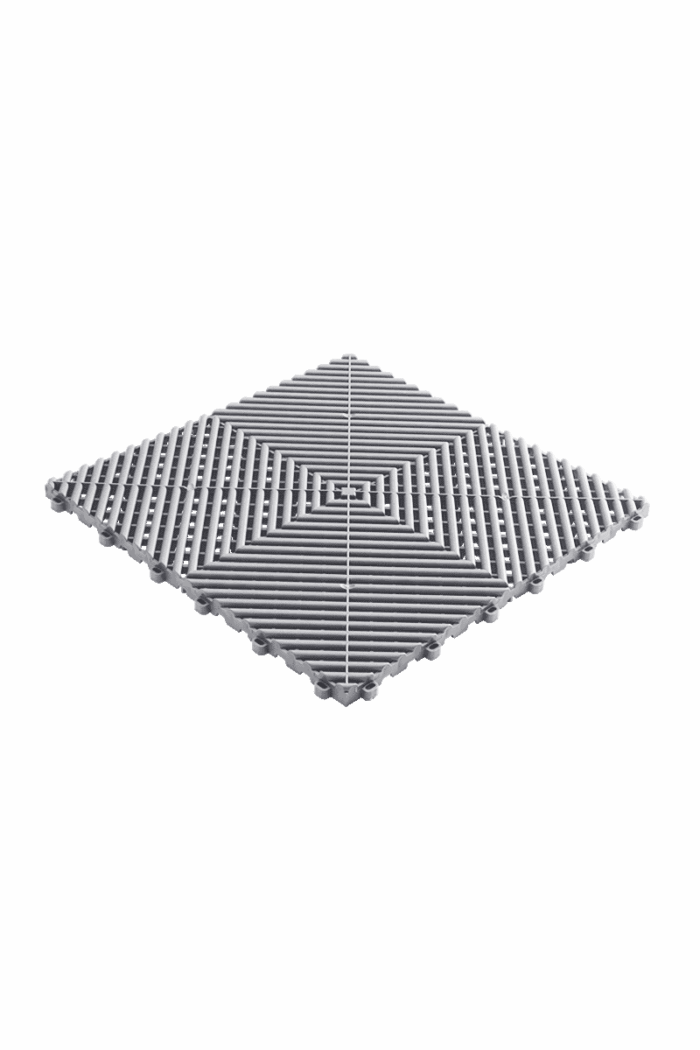SWISSTRAX RIBTRAX golvplattor i Pearl-Silver har en diamantformad 3D-design med jämnt fördelade horisontella linjer som bildar ett koncentriskt mönster, vilket skapar en optisk illusion av djup och komplexitet med en metallisk textur.