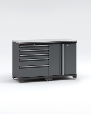 Garageinredning med 2 delar – set 1, grå, PRO har ett snyggt verktygsskåp i metall med fem lådor till vänster och ett tvådörrarsskåp till höger. Den visas mot en vanlig vit bakgrund.