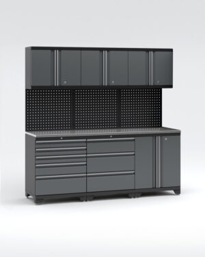 Garageinredning med 6 delar - set 1, grå, PRO är ett snyggt, mörkgrått förvaringssystem med överskåp, en pinnbräda för verktyg samt nedre lådor och skåp. Den har en modern design med ett rent, organiserat utseende mot en vanlig bakgrund.