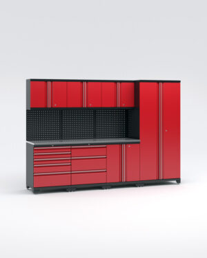 Garageinredning med 7 delar - set 1, röd, PRO är ett elegant rött och svart förvaringssystem med höga skåp, lådor och en pegboard-bakgrund. Dess moderna design sticker ut mot den enkla ljusgrå bakgrunden.
