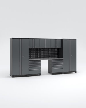 Garageinredning med 7 delar - set 2, grå, PRO har ett grått modulsystem med flera skåp och lådor, en central arbetsbänk med överskåp, höga förvaringsenheter på varje sida och ett perforerat bakstycke för verktygsorganisation.