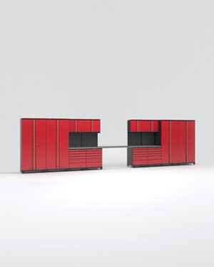 Garageinredning med 12 delar – set 3, röd, PRO har ett rött modulärt förvaringssystem med skåp, lådor och övre hyllor mot vit bakgrund. Symmetriskt utformad med en central lucka och integrerade svarta handtag, den erbjuder en elegant, modern estetik.