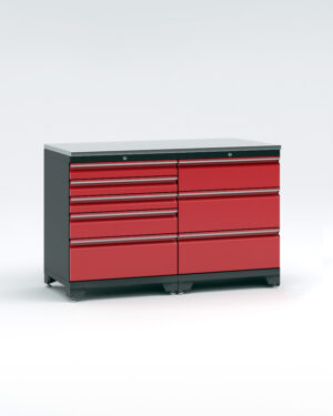 En röd Garageinredning med 2 delar – set 2, röd, PRO verktygslåda med flera lådor och en svart topp mot vit bakgrund. Den har lådor med handtag, vilande på små ben.