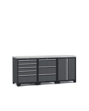 Garageinredning med 3 delar – set 1, grå, CLASSIC" är en elegant förvaring i grå metall med tre sektioner: fem lådor vänster, tre större lådor mitten och tvådörrars skåp höger. Varje sektion har silverhandtag och har en slät plan toppyta.