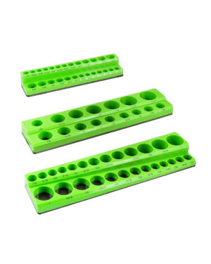 Tre Hylshållare magnetisk tum gröna för att hålla olika hylsor. Varje organisatör har märkta platser för olika mått, ordnade i en rad.