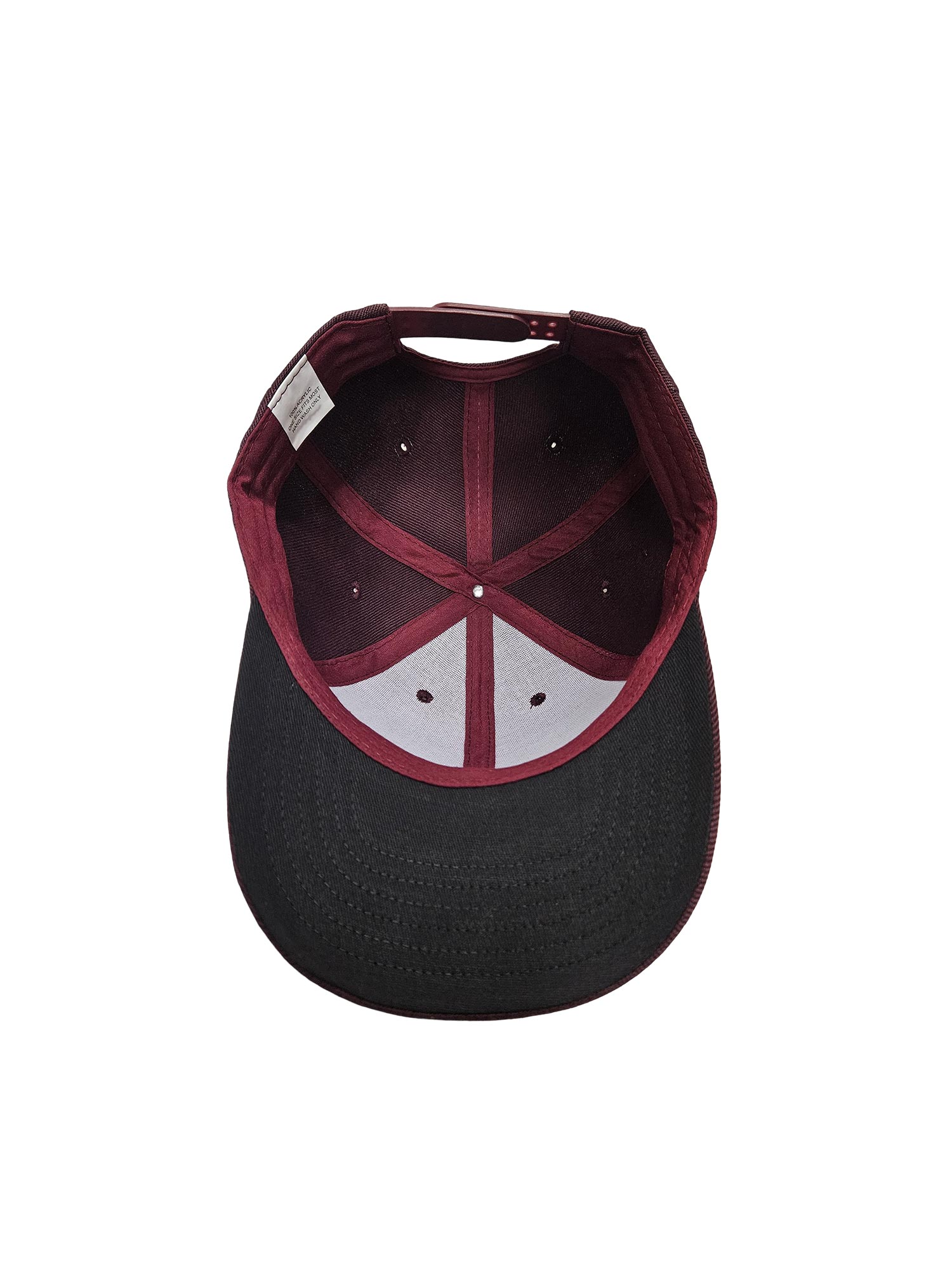 Inifrån Keps Garageinredning.se snapback mörkröd. Kepsen har en vinröd insida med en svart rem och näbb, kompletterad med sex ventilationshål.