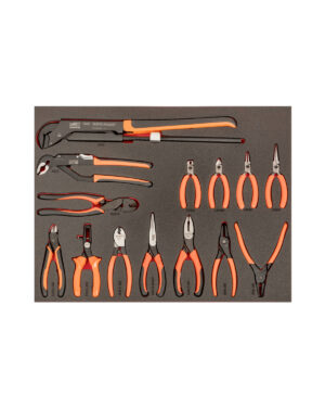 Verktygsvagn E87 från BAHCO är en uppsättning orange och svarta handverktyg, inklusive tänger, fräsar och en lång justerbar skiftnyckel, organiserade i en skuminsats.