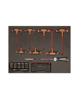 Verktygsvagn E87 från BAHCO är ett välorganiserat 560-delars verktygsset i ett skumfodrat fodral, med röda och orangea T-handtagsnycklar, ett skruvmejselhandtag med diverse bitar och olika små hylsor mot en mörk bakgrund.