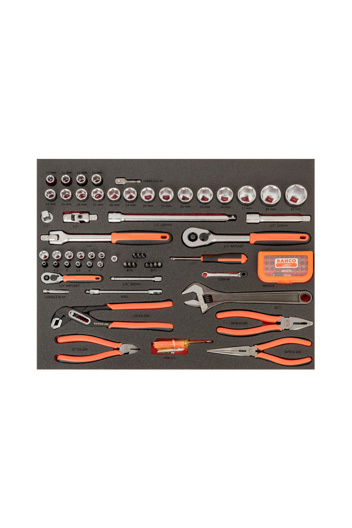 Verktygsvagn E72 verktygsset från BAHCO har 158 delar inklusive skiftnycklar, tång, skruvmejslar och hylsor på en skumskiva inuti en ljust orange verktygslåda. Verktygen är snyggt organiserade i rader, vilket visar upp variation och precision.
