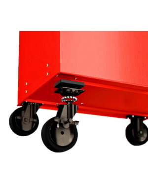 Verktygsvagn 7 lådor TengTools TSW26R7 är ett rött metallskåp sett underifrån, som framhäver dess fyra svarta länkhjul för enkel rörlighet.