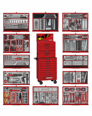 En stor röd Verktygsvagn 16 lådor + 1033 delar verktyg TengTools TKS26R1033T på hjul, omgiven av tolv paneler av organiserade verktygssatser, med skiftnycklar, skruvmejslar, hylsor och tång i prydligt arrangerade röda brickor.
